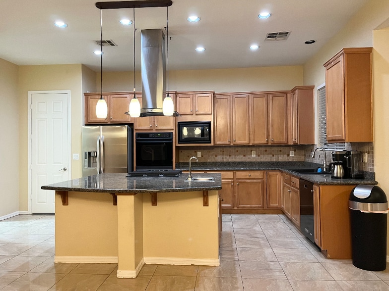 Building Photo - 8089 Villa Del Cielo St