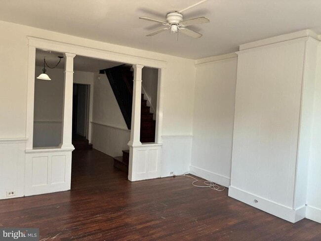 Building Photo - 204 E Elm St