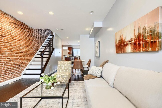 Building Photo - 112 East Ave