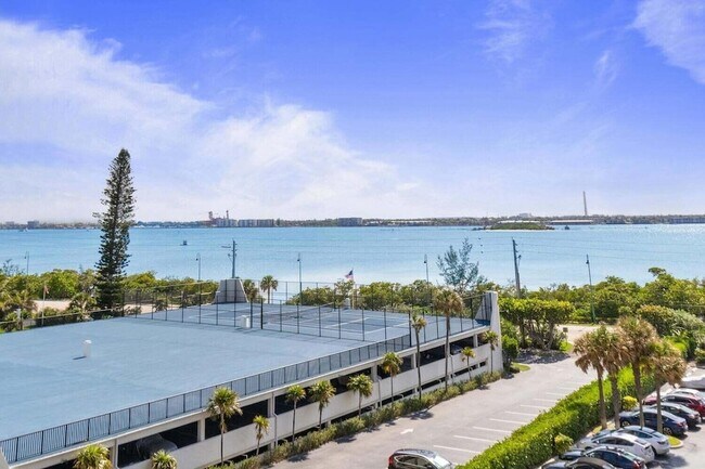 Building Photo - 5440 N Ocean Dr