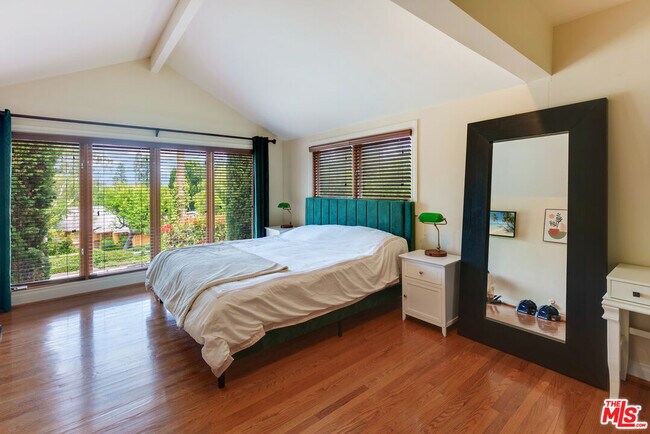 Building Photo - 3740 Lankershim Blvd