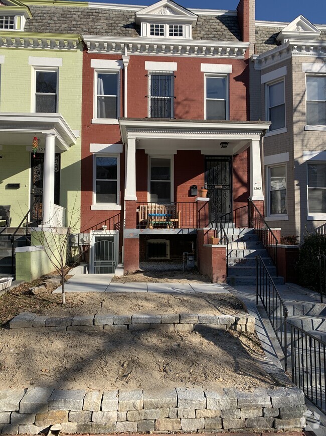 Building Photo - 1363 Parkwood Pl NW
