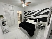 Building Photo - 443 Kern St