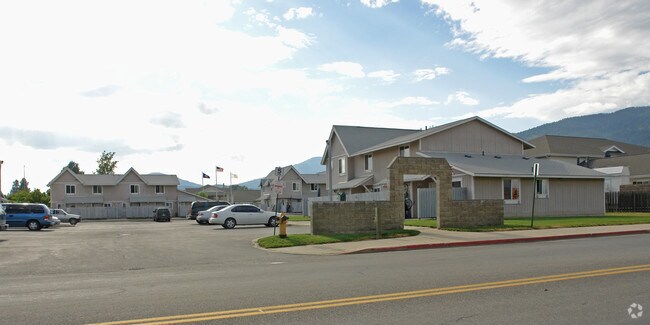 Building Photo - Syringa Estates