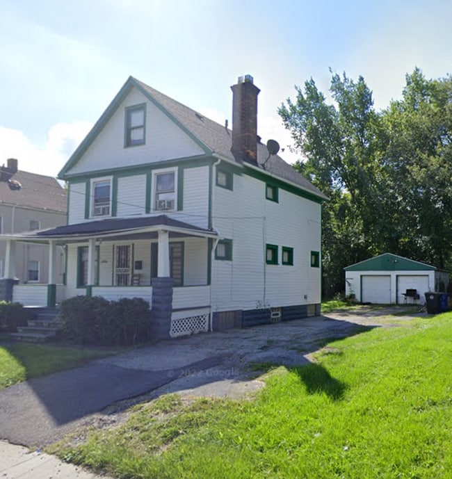 Building Photo - Coming Soon! Section 8 Accepted! Renovatio...