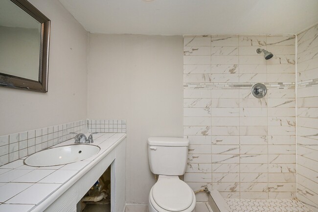 Building Photo - 1507 Laird St