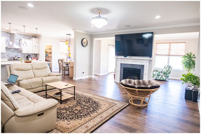 Building Photo - 1321 Parkdale St