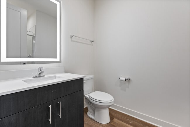 Building Photo - 818 N Wolcott Ave