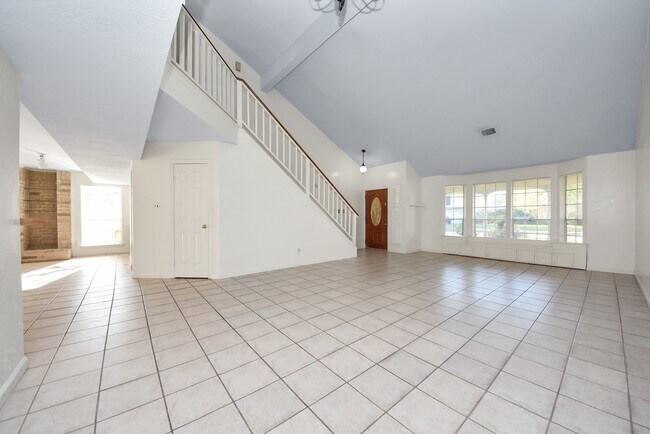 Building Photo - 15614 Barbarossa Dr