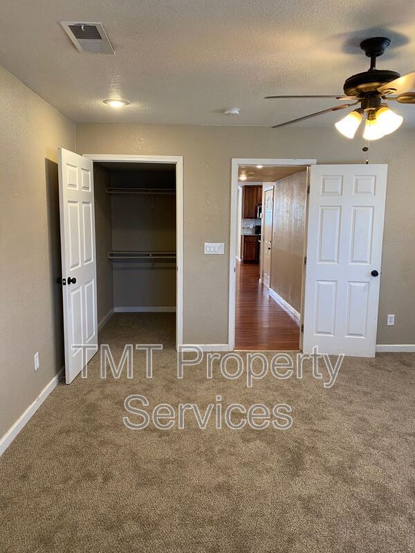 Building Photo - 10087 Emerald Grove Dr