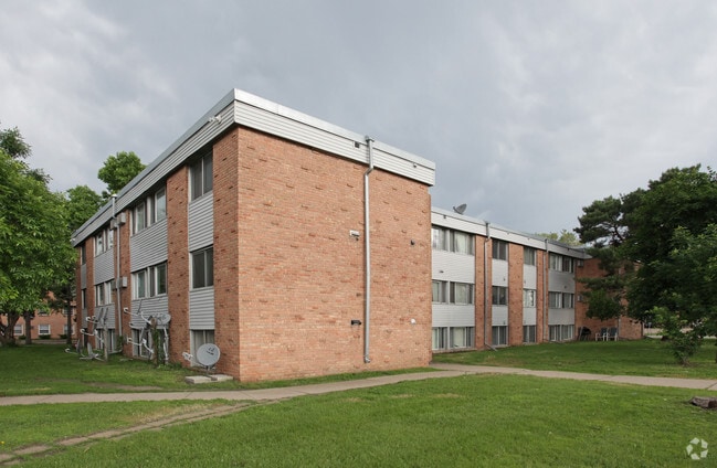 Primary Photo - 7600 Cedar Ave S