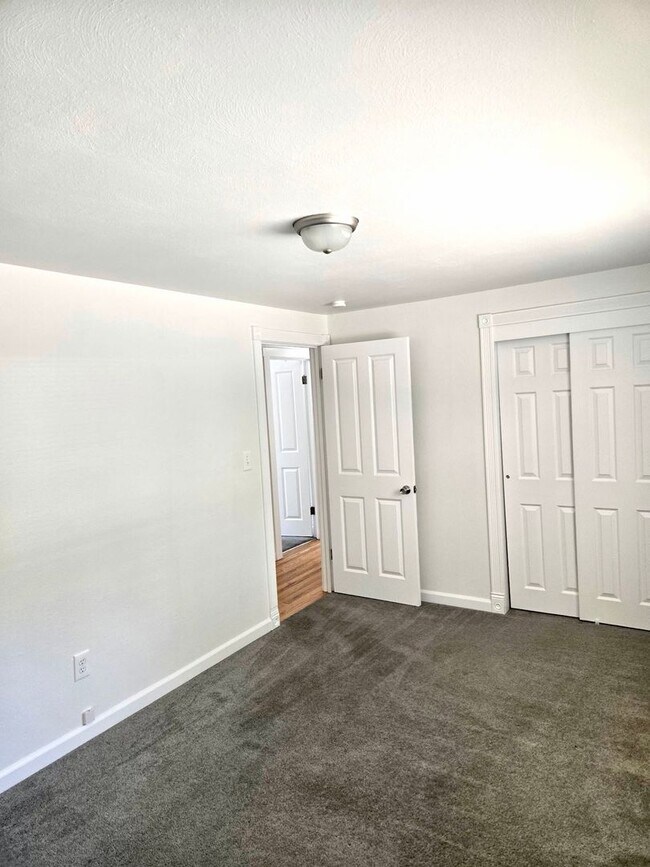 Building Photo - 3613 Grandview Dr W