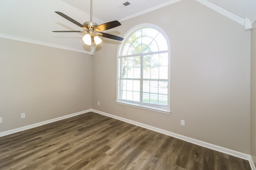 Building Photo - 8603 Brer Fox Cove