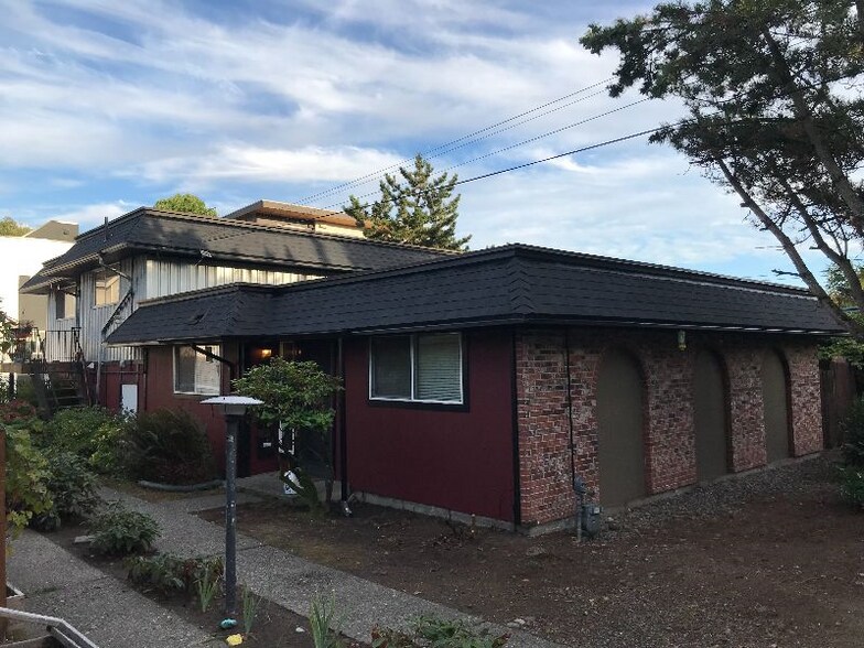 Building Photo - 9552 Interlake Avenue North