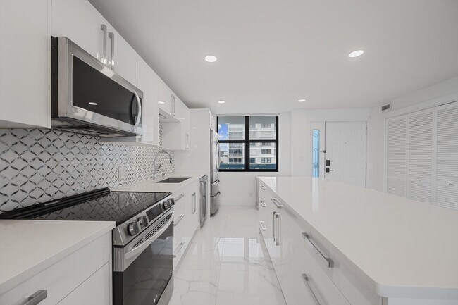 Building Photo - 900 Ocean Dr