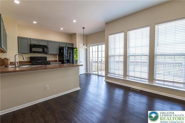 Building Photo - 8475 Putnam Ct