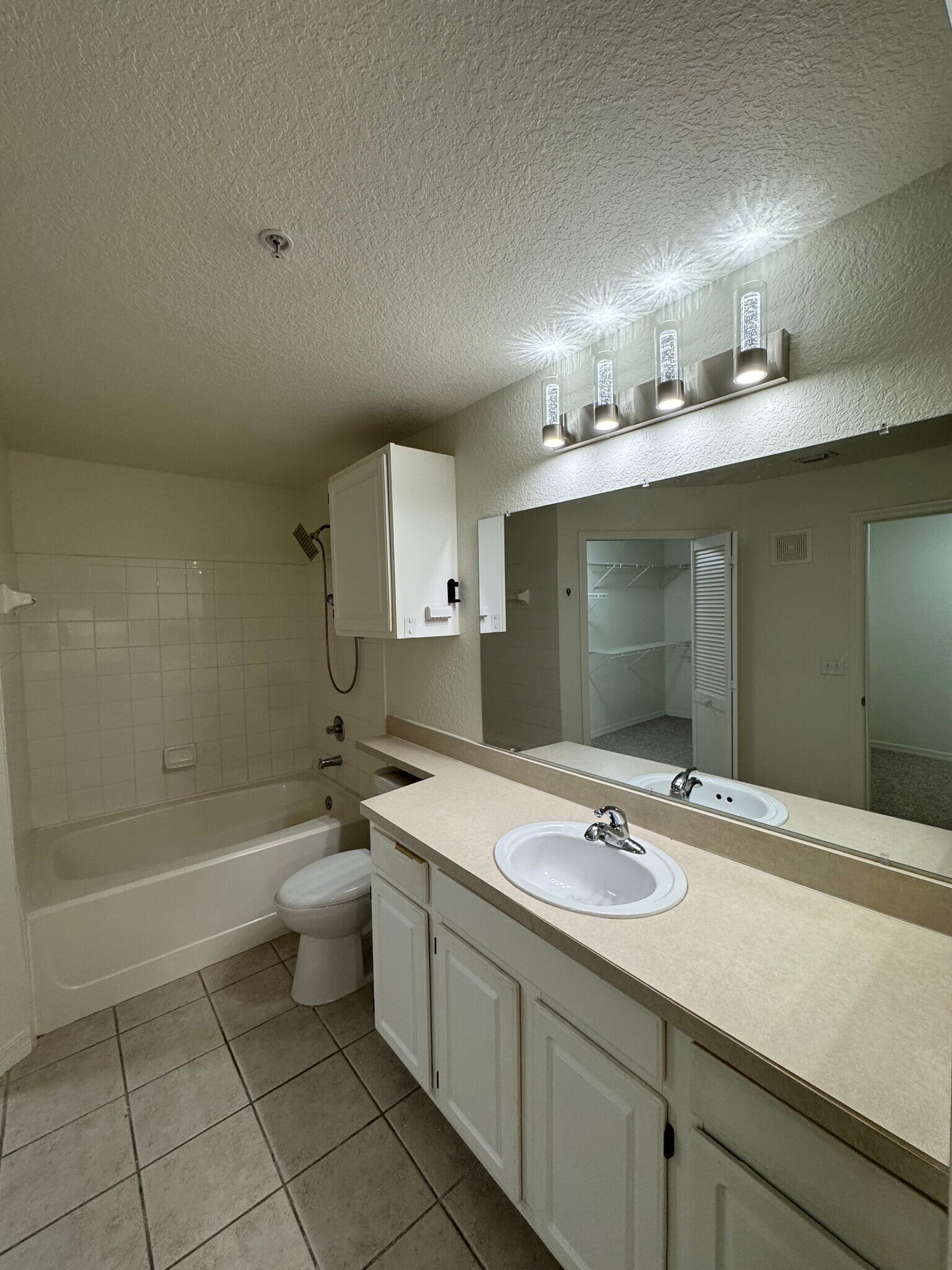Building Photo - 1521 Legacy Club Dr