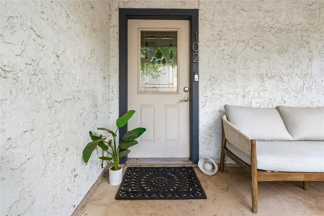 Building Photo - 1307 Kinney Ave