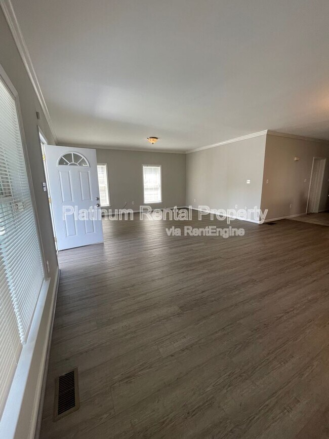 Building Photo - 48 Weyman Ave SW