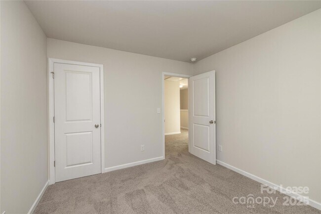 Building Photo - 146 S Bell Ave
