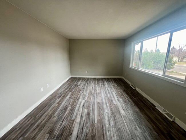 Building Photo - 5002 Maple Way