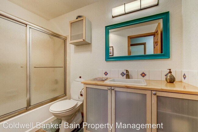 Building Photo - 2 br, 2 bath House - 2625 13th Avenue West...