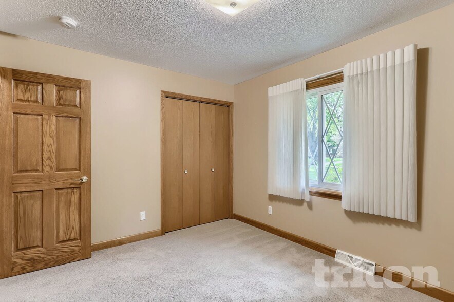 Building Photo - 17230 14th Ave N