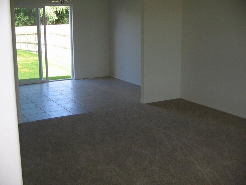Building Photo - 440B Laguna Dr