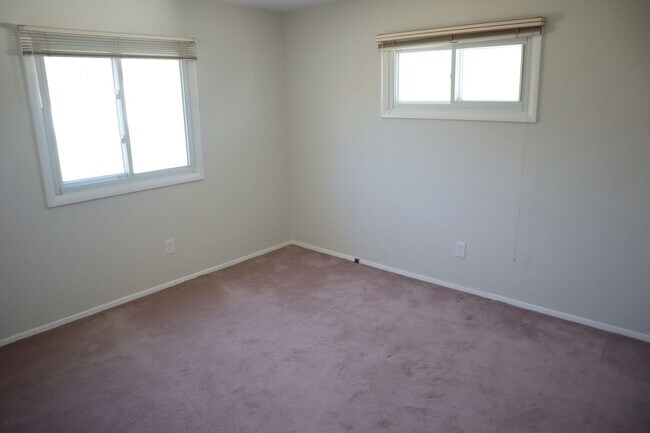 Building Photo - Renovated 3BR 2BA Rockville Split-Level with Huge Fenced Yard Available July