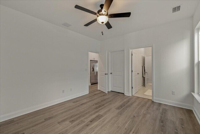 Building Photo - 5646 Native Oak Dr