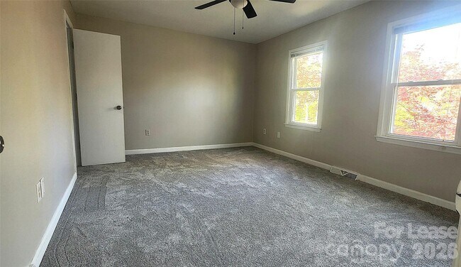 Building Photo - 2015 Glouchester Cir