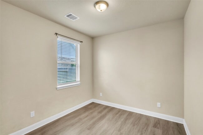 Building Photo - 4819 Eagles Glen Dr