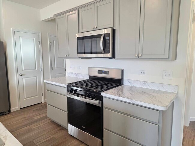 Building Photo - 5919 Hawkweed Dr