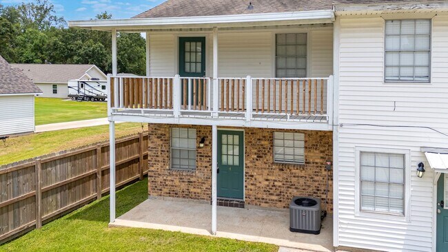Building Photo - 40429 W Hernandez Ave