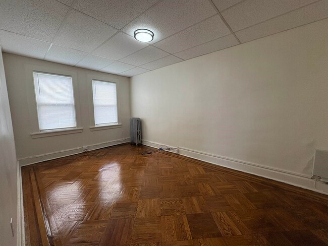 Building Photo - 768 Forest St