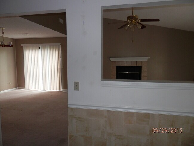 Building Photo - 625 Oak St