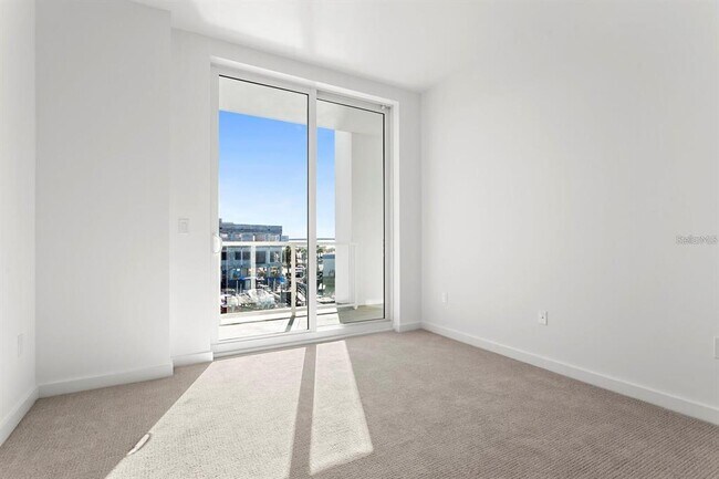 Building Photo - 920 N Osceola Ave