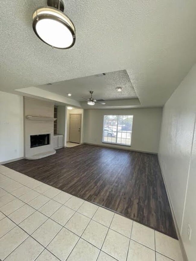 Building Photo - 928 Briar Dr