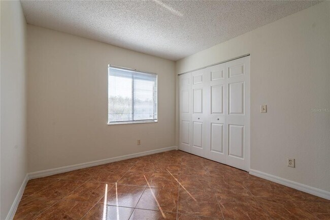 Building Photo - 122 E Cypress Ct
