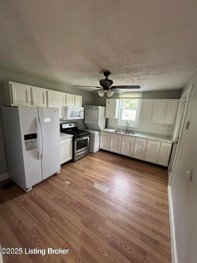 Building Photo - 1342 Hickory St