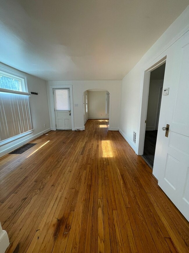 Building Photo - Spacious 5-Bedroom Home Near EMU