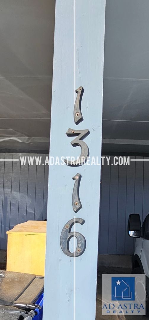 Building Photo - Nice 3 bed 1.5 bath townhouse in Olathe-Coming SOON!!