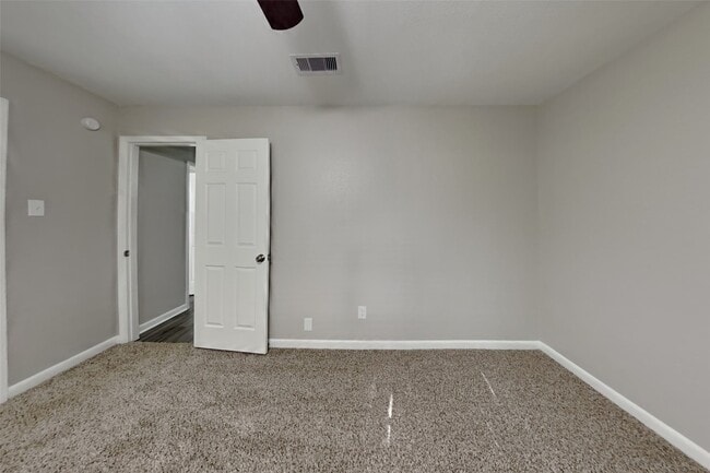 Building Photo - 10723 Forest Leaf Dr