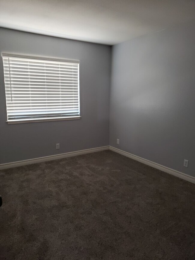 Building Photo - Single Family Residence Located on The Mesa