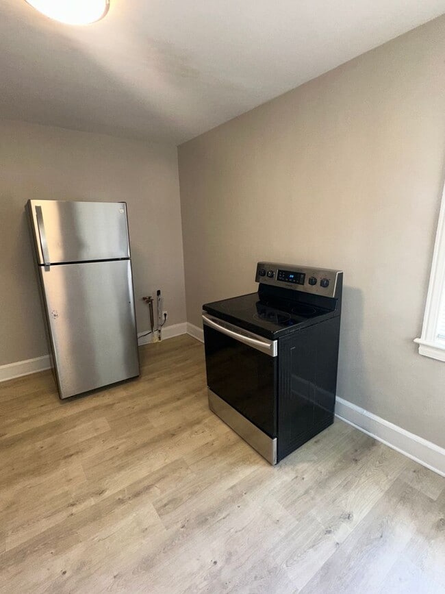 Building Photo - Discover comfort and convenience in a prime Columbia location!