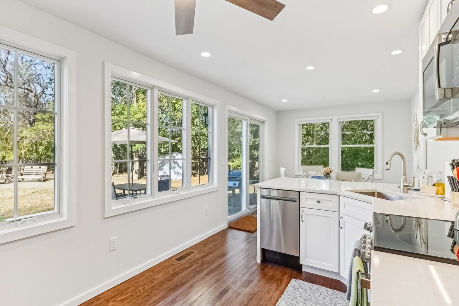 Building Photo - 605 Circle Dr