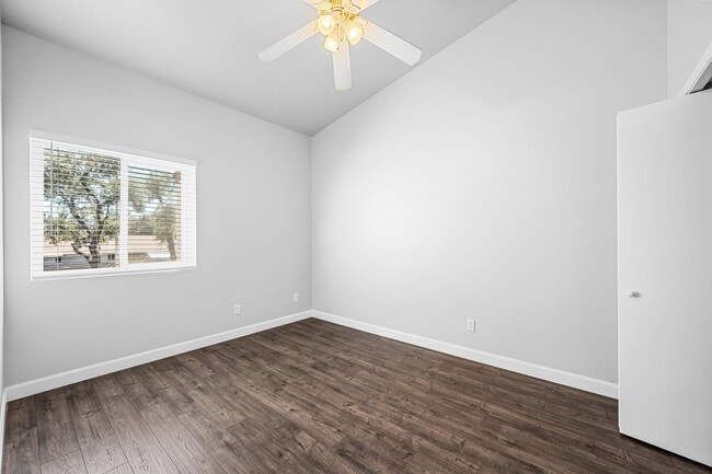 Building Photo - 1455 N Alma School Rd