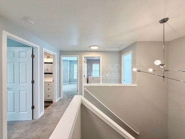 Building Photo - 5847 SW Coventry Pl
