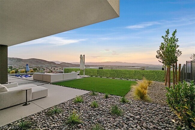 Building Photo - 807 Magnum Cliff Ct