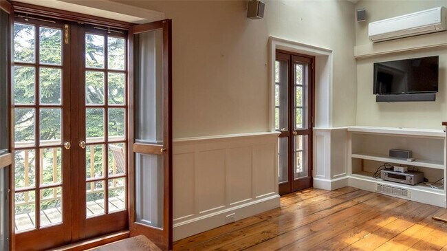 Building Photo - 113 Coggeshall Ave